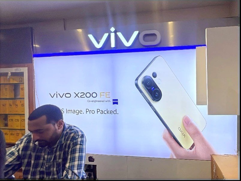 Before — vivo lightbox wall, Mobile Vila, Akola