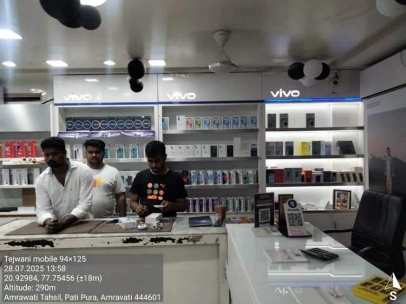 Before — old vivo interior branding, Tejwani Mobile, Amravati