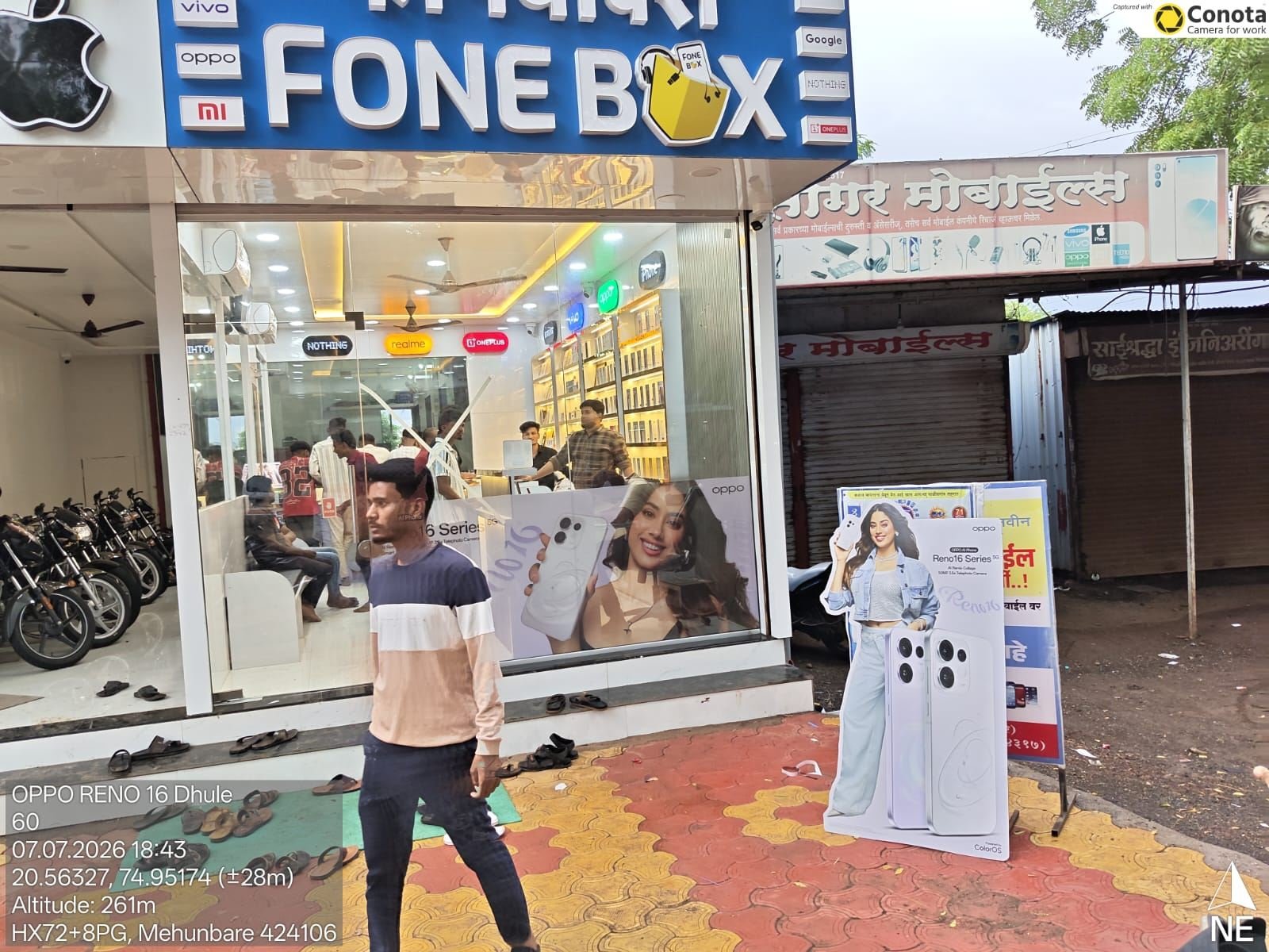 OPPO Reno16 Standee · Fone Box